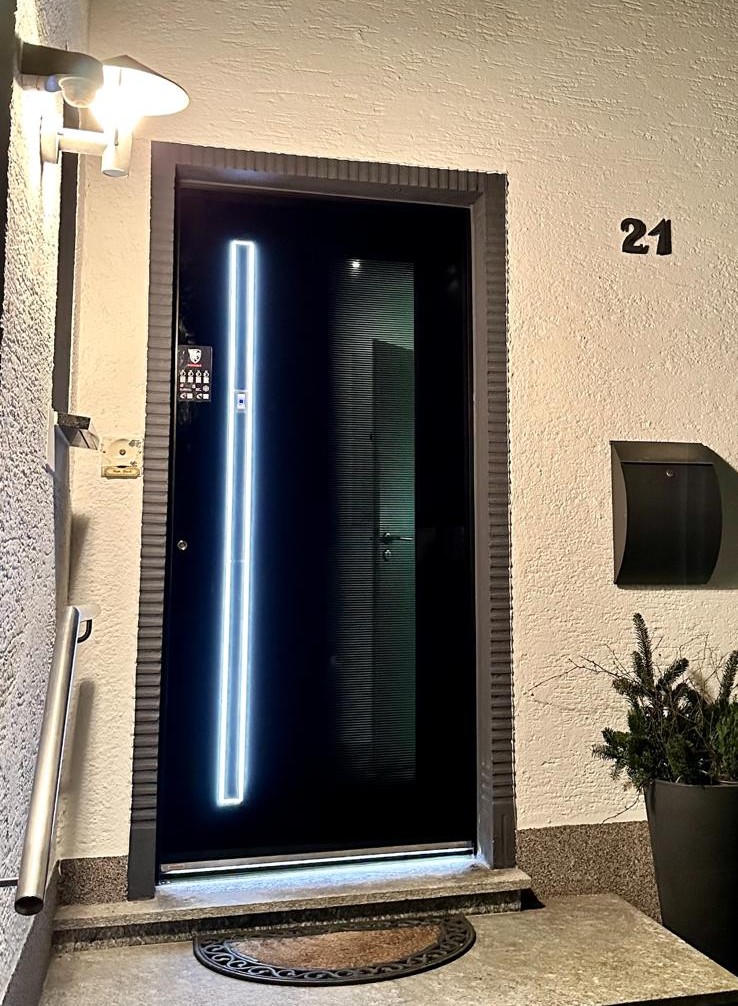 Tür 1