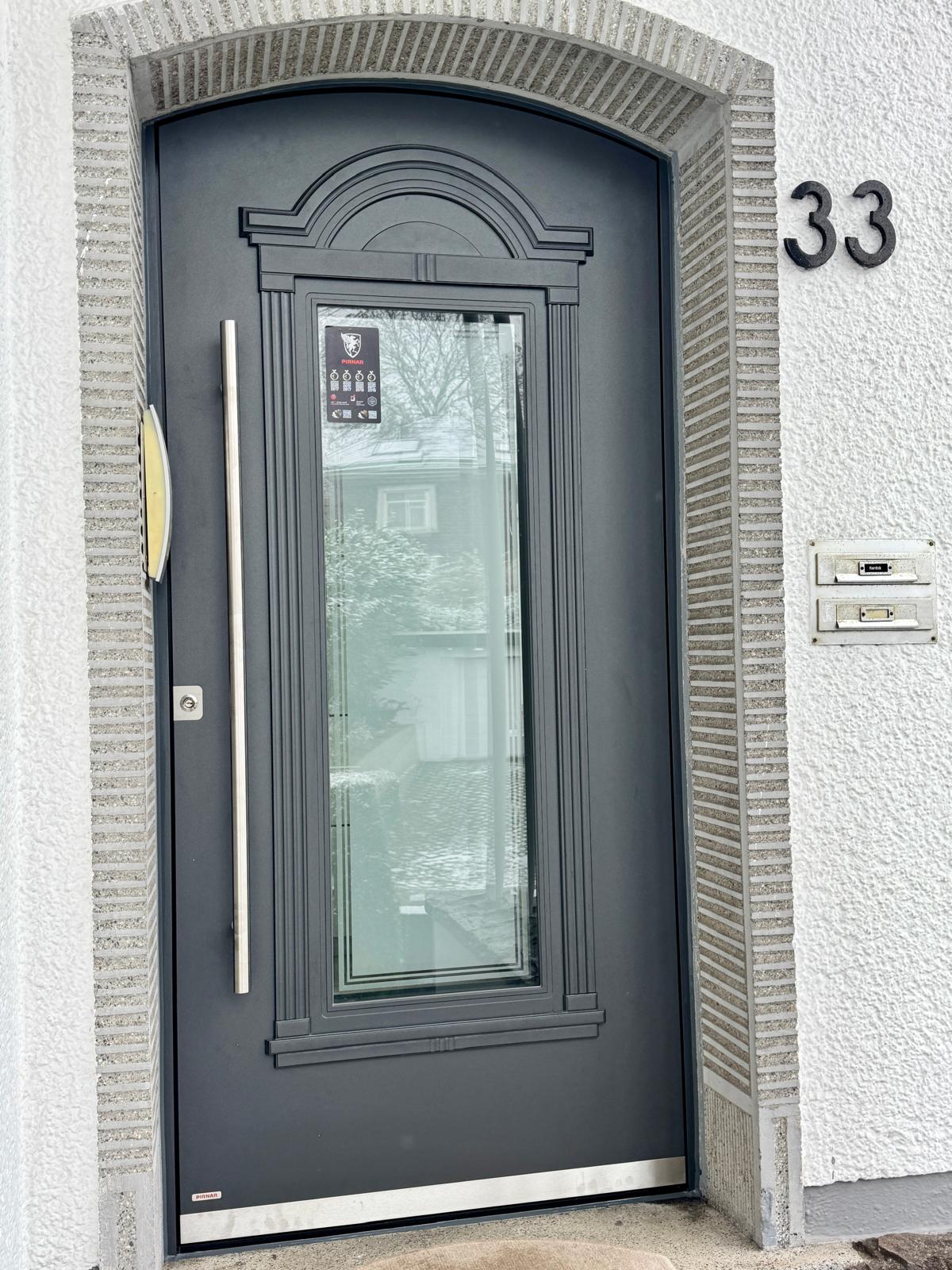 Tür 4